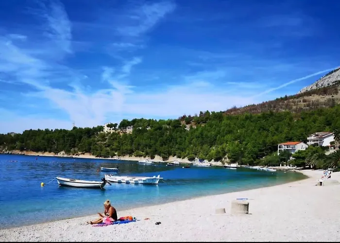Sea Vew Antonia, * Stanici